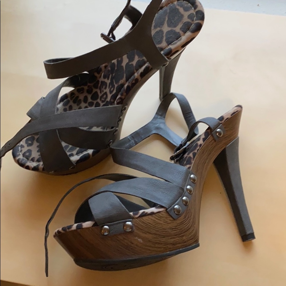 Jessica Simpson grey heels